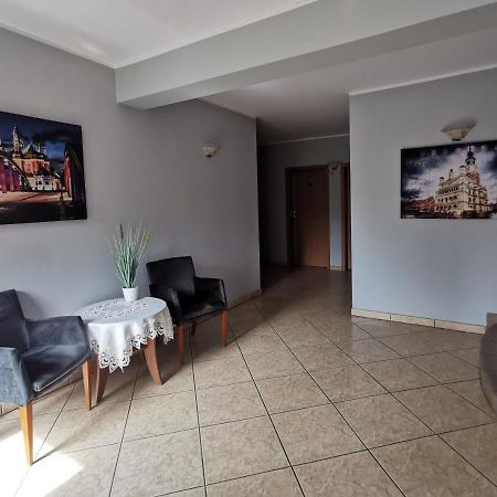 Hotel Zieliniec Познань Экстерьер фото