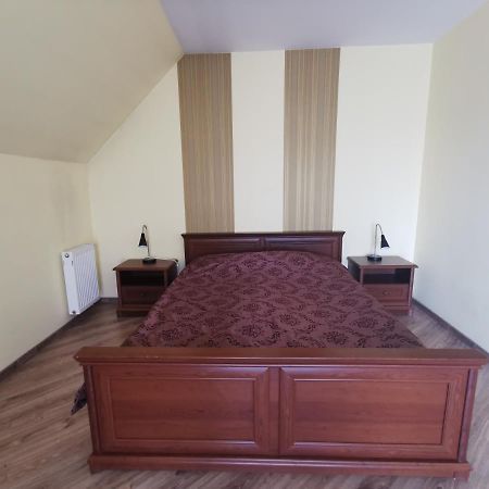Hotel Zieliniec Познань Экстерьер фото