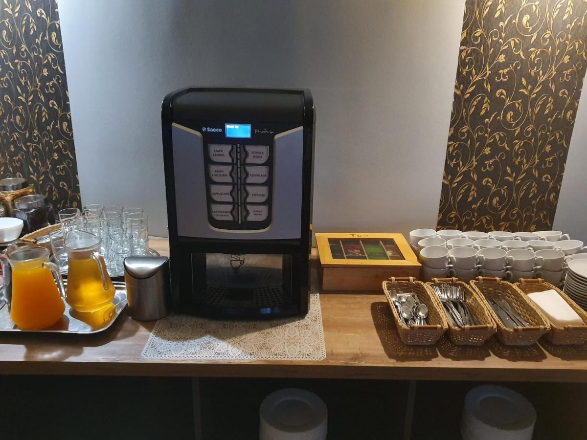 Hotel Zieliniec Познань Экстерьер фото