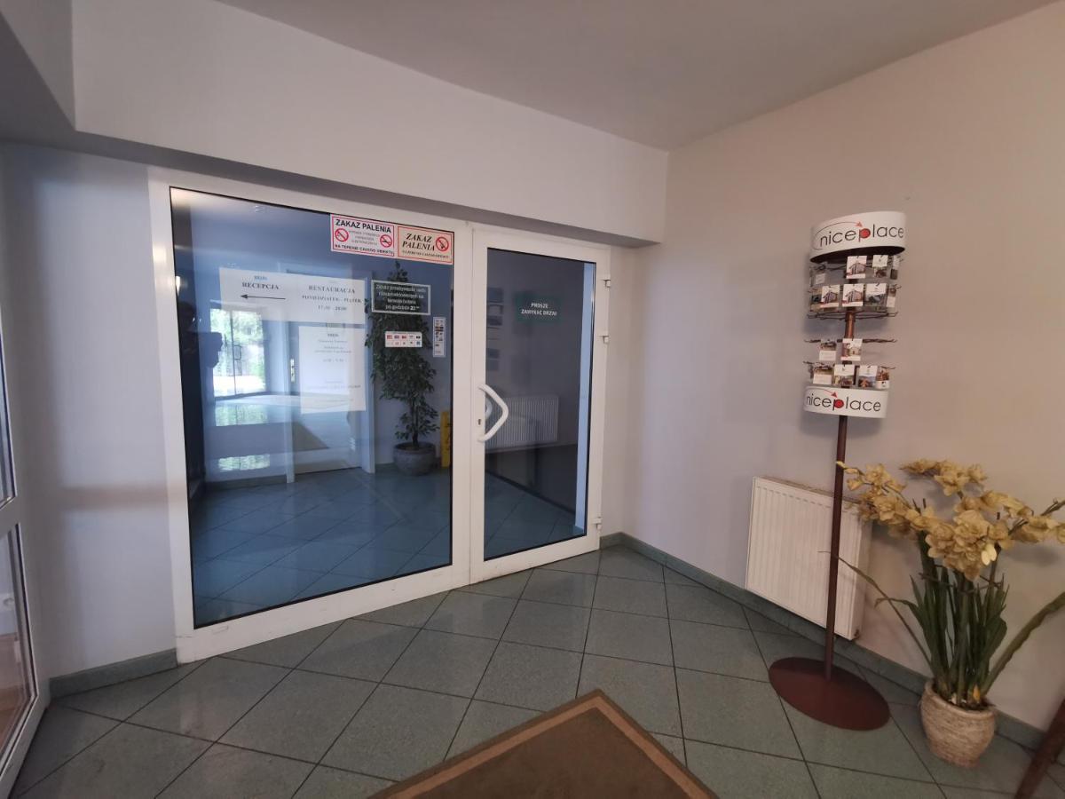 Hotel Zieliniec Познань Экстерьер фото