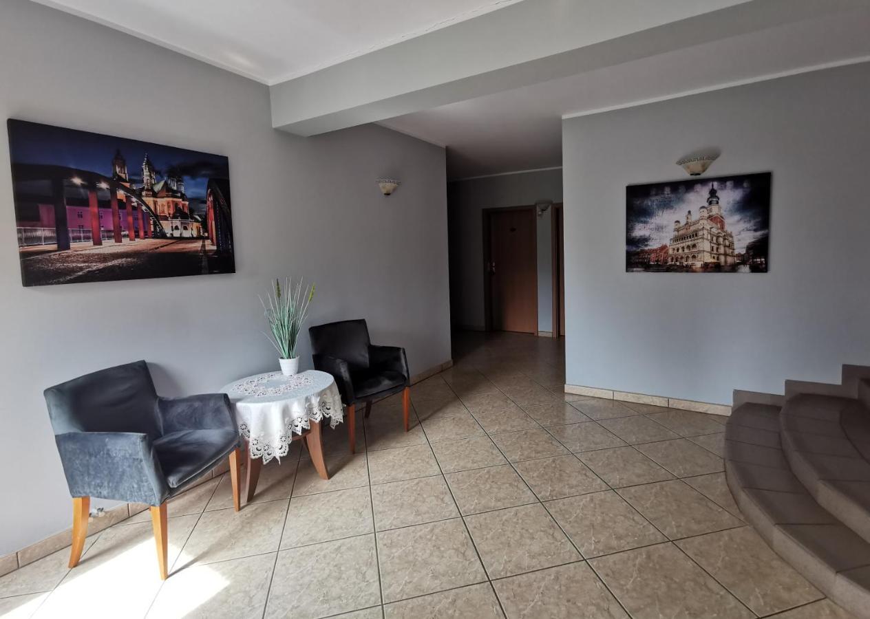 Hotel Zieliniec Познань Экстерьер фото
