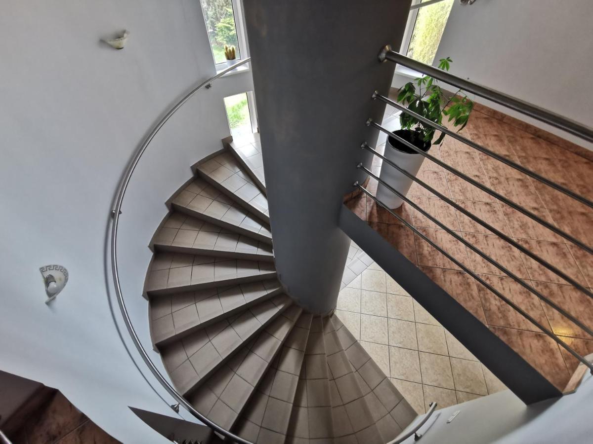 Hotel Zieliniec Познань Экстерьер фото