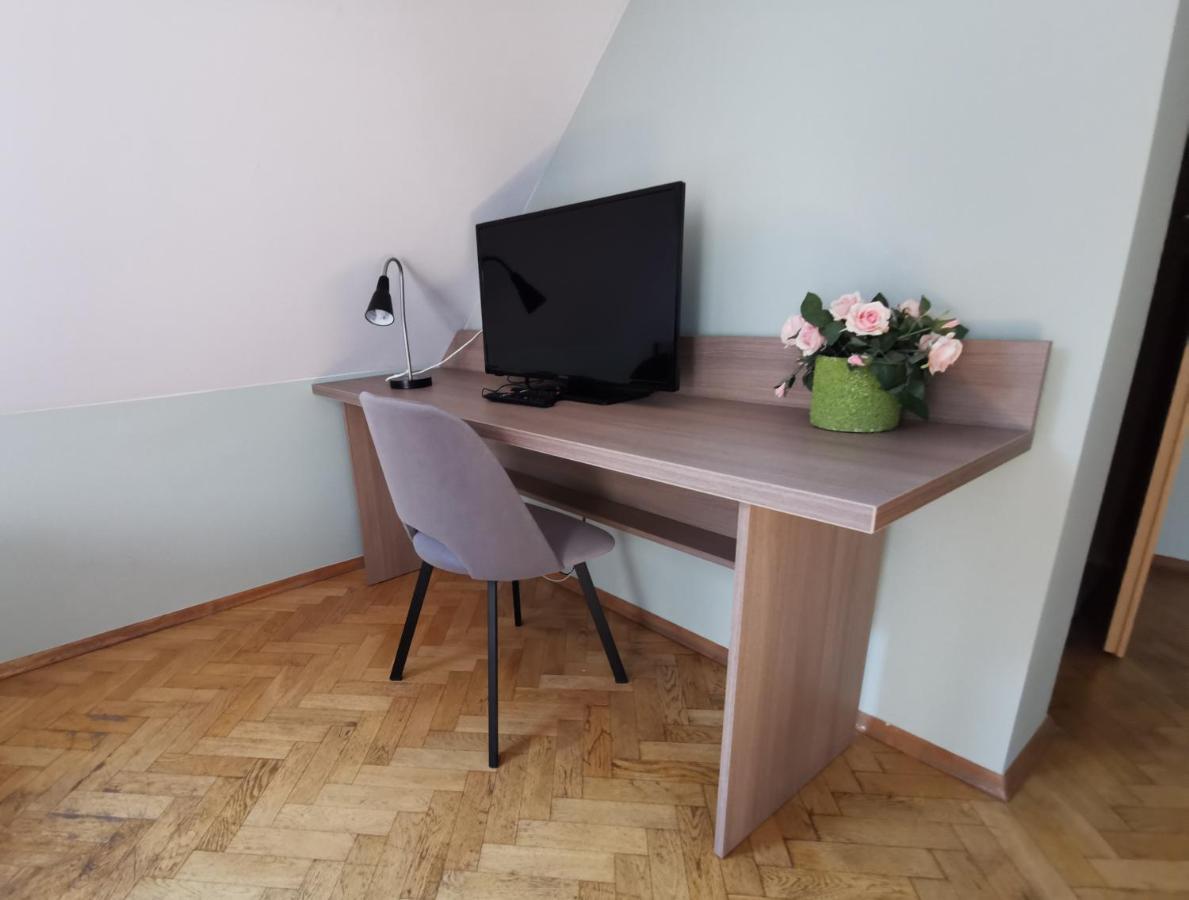 Hotel Zieliniec Познань Экстерьер фото