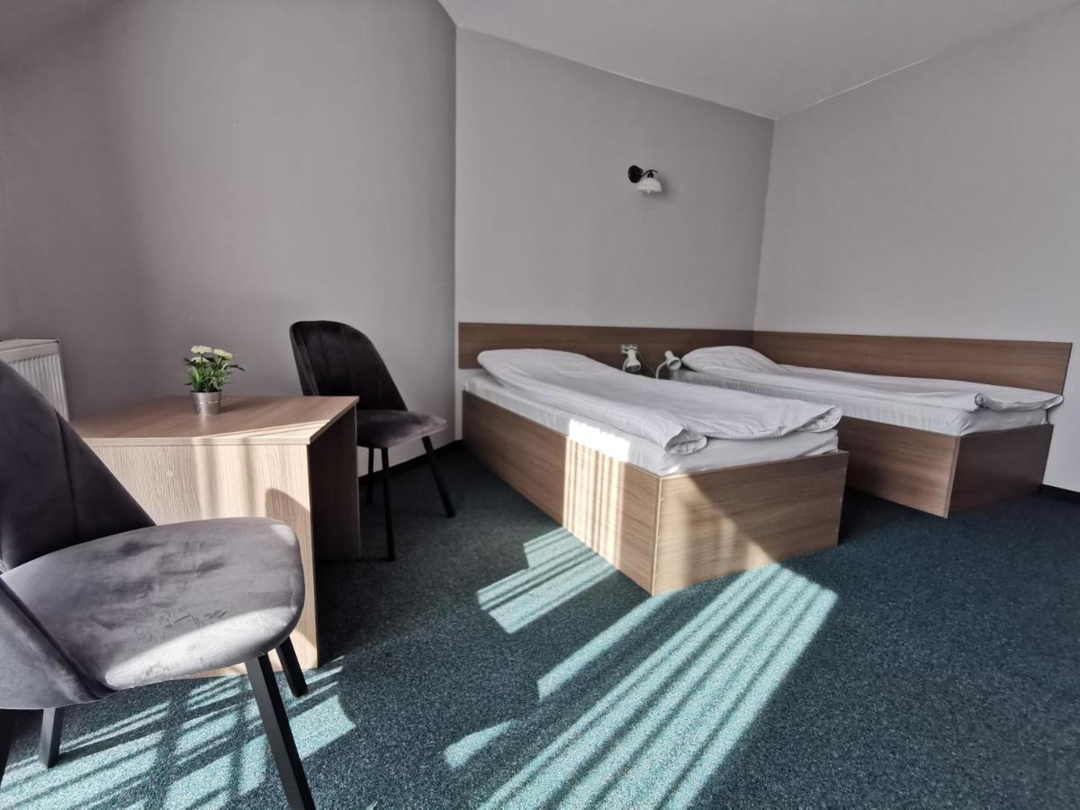 Hotel Zieliniec Познань Экстерьер фото