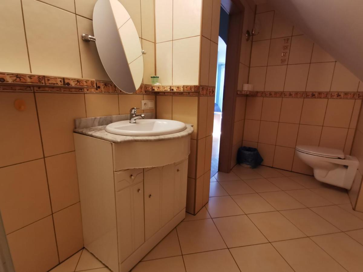 Hotel Zieliniec Познань Экстерьер фото