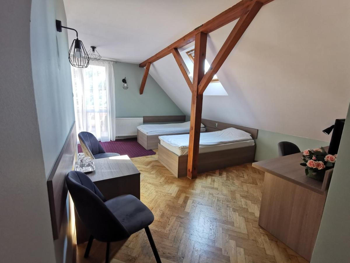 Hotel Zieliniec Познань Экстерьер фото