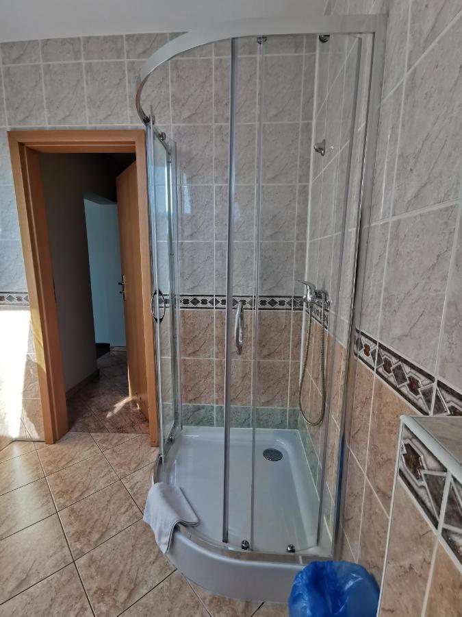 Hotel Zieliniec Познань Экстерьер фото