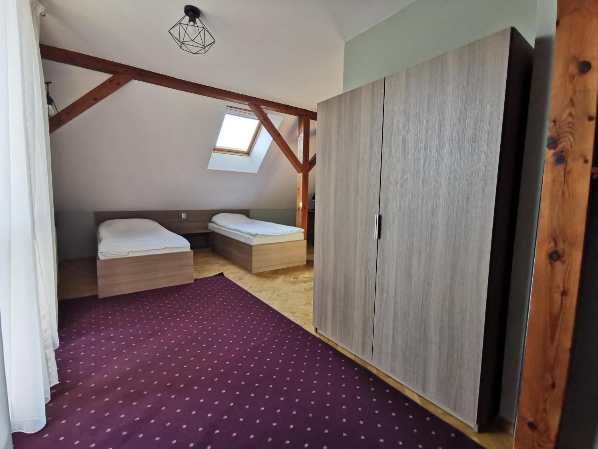 Hotel Zieliniec Познань Экстерьер фото