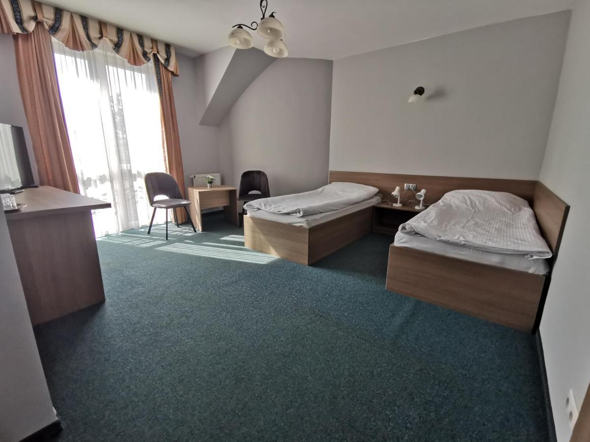 Hotel Zieliniec Познань Экстерьер фото