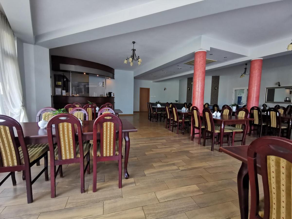 Hotel Zieliniec Познань Экстерьер фото