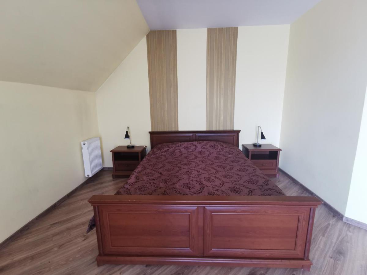 Hotel Zieliniec Познань Экстерьер фото